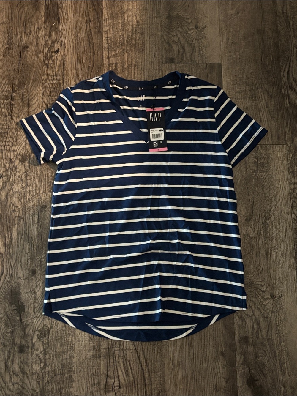 GAP V-Neck Short Sleeve Tee - Striped Navy and White - Size Small